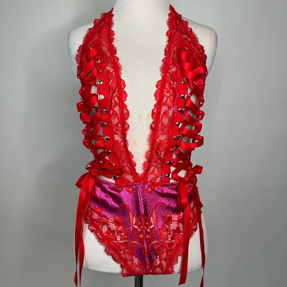 Savage X Fenty Red and Pink ribbon corset details